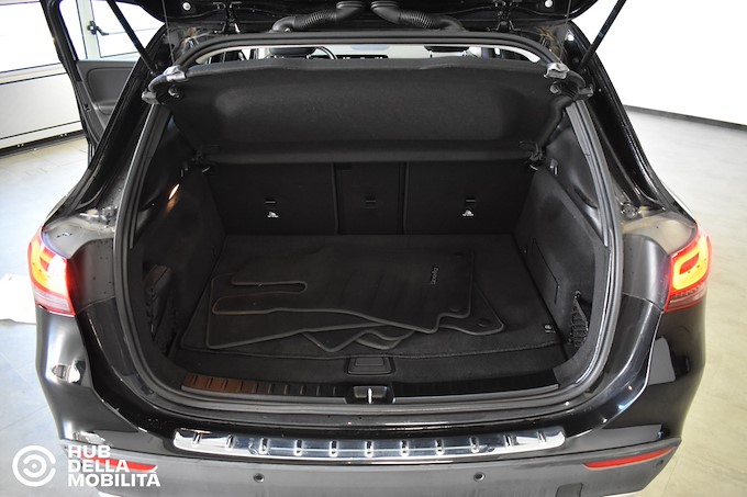 MERCEDES-BENZ GLA 180 Automatic Business Extra